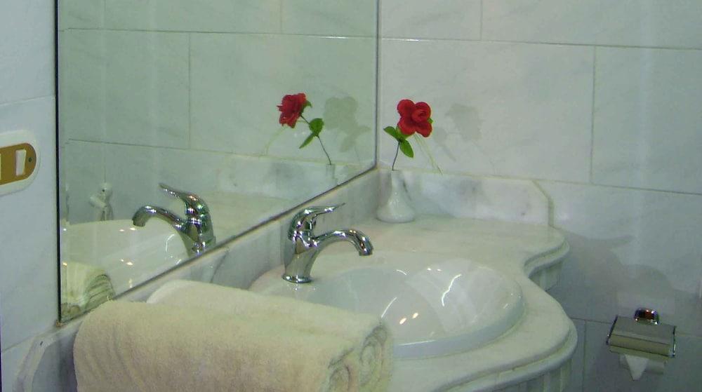 Alexandria Mediterranean Suites Luaran gambar